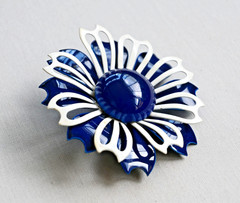 Vintage Retro Enamel Daisy Flower Floral Navy Blue White Brooch Pin