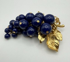 Vintage Gold Tone Leaf Blue Grape Cluster Brooch Pin