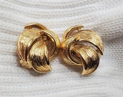 Vintage Signed Givenchy Gold Tone Swirl Clip Earrings 21mm X 18mm Paris New York