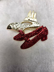 Vtg nos gold tone AJC Wizard of Oz Ruby Slippers Pin