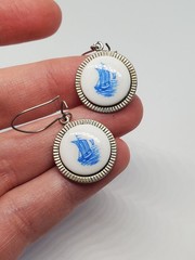 Vintage Delft Blue Porcelain Silver Tone Round Kidney Wire Dangle Earrings