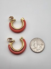 VTG Crown Trifari Coral Peach Lucite Hoop Earrings Gold Trifarium Clip 1955-69