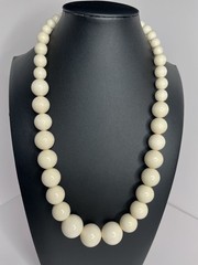 1970-80s Cream Plastic Graduated Beaded Necklace 24 In