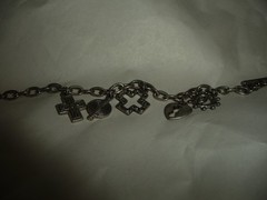 CHARM BRACELET SILVER TONE W 5 CHARMS 7” L #2/23