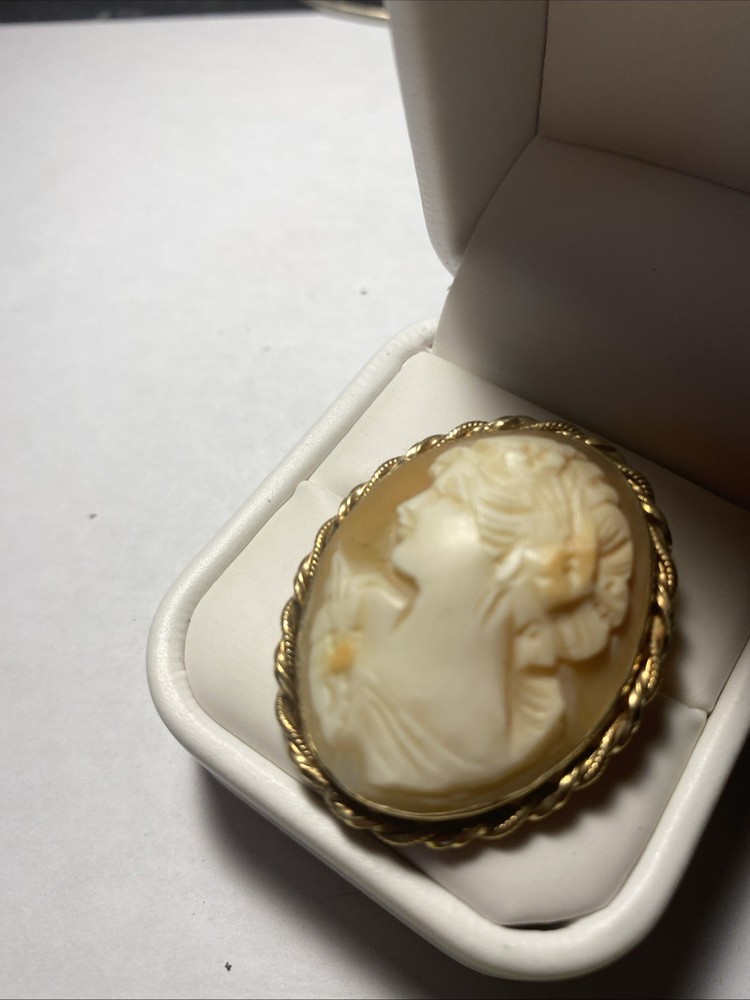 A&Z 1905 Cameo Pendant 1/20 14k Gold Filled (1.5×1”) 10.1 Gr