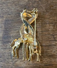Vtg Giraffe Brooch White Black Enamel Giraffes Goldtone White Black 1.75 In