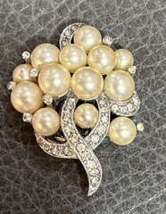 “Signed Jomaz Pearl Rhinestone Fur Or Sweater Guard Clip Vintage Hollywood Glam”