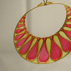Vintage hot pink hoop earrings Gold wire teardrop petals round MOD groovy hoops
