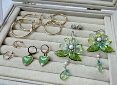 6 Pairs Gold Tone Green VTG Pierced Earrings LOT Enamel 1980s 1990s modern y2k
