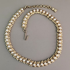 Vintage Faux Pearls Collar Necklace White Brushed Gold Tone 15.5″