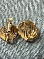 Napier Swirl Screwback Earrings Gold Tone Vintage Retro Career Classic Capsule