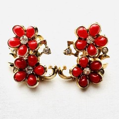 VTG Coro Red Flower Rhinestone Earrings Screw Back Signed Floral Nature Jewelry