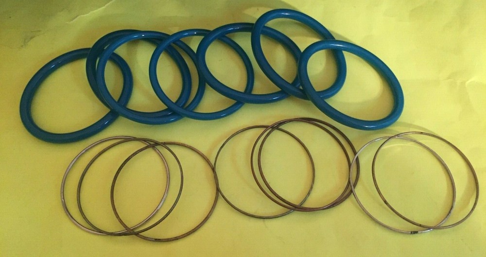 Lot of 15 Vintage Acrylic & Metal Bangle Bracelets