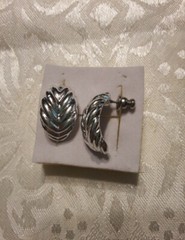 Vintage Leaf design stud earrings