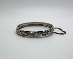 Vintage Ornate Floral Design Hinged Bangle Bracelet Silver Tone Safety Chain