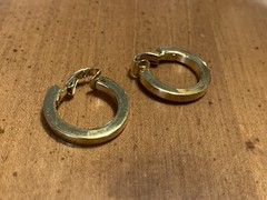 Vintage Trifari gold tone 7/8 inch hoop clip earrings