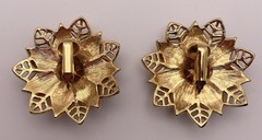Poinsettia Christmas Red Enamel Rhinestone Goldtone Clip-on Fashion Earrings