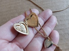 Vintage Triple (3) Heart Photo Locket Necklace – Costume Jewelry
