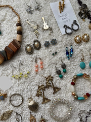 Women’s Jewelry Lot (Vintage/necklaces/bracelets/earrings/pins/brooches, charms)