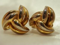 Vintage 1970’s Mellow Gold and Silver Tone Very Pretty Screw Back Earrings 836s9