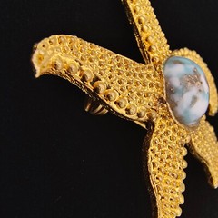 Vintage Starfish Brooch Pin Gold Tone Faux Turquoise Cabochon Textured 1.5 in