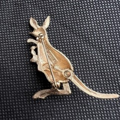 1975 VINTAGE AVON FASHION ACCENTS IN JEWELRY Kangaroo Gold-tone Pin 2.0 in