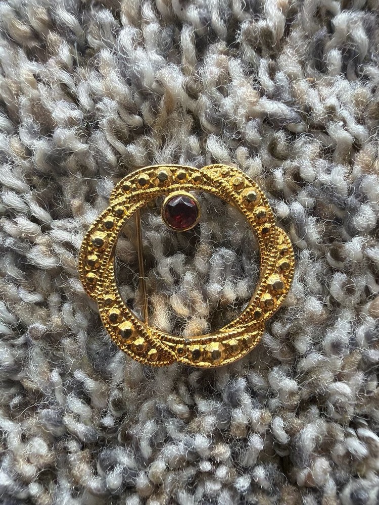 Vintage Gold Tone Textured Circle Brooch with Red Glass Cabochon Stone
