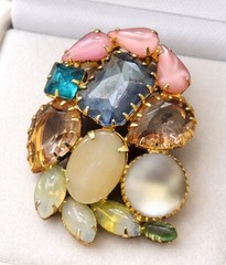 Vtg JULIANA D&E Cluster Faceted Multicolor Rhinestone Brooch & Clip-On Earrings