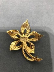 AAI Vintage Flower Pin Brooch White Faux Pearl Gold Tone Signed 1990s