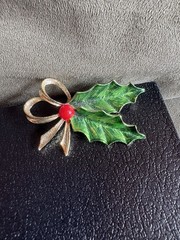 Gerry’s Holly Berry Vintage Pin/Brooch