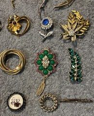 Vintage Brooch Lot Of 21 Brands Are Avon And Unbranded Sizes Range From 1 To 4in