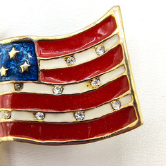 VTG American Flag Brooch Pin Gold Tone Red Blue Enamel Rhinestone Patriotic