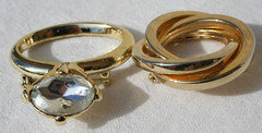 Engagement Ring Clear Rhinestone Gold Tone Brooch 3 Ring Circle Pin vtg