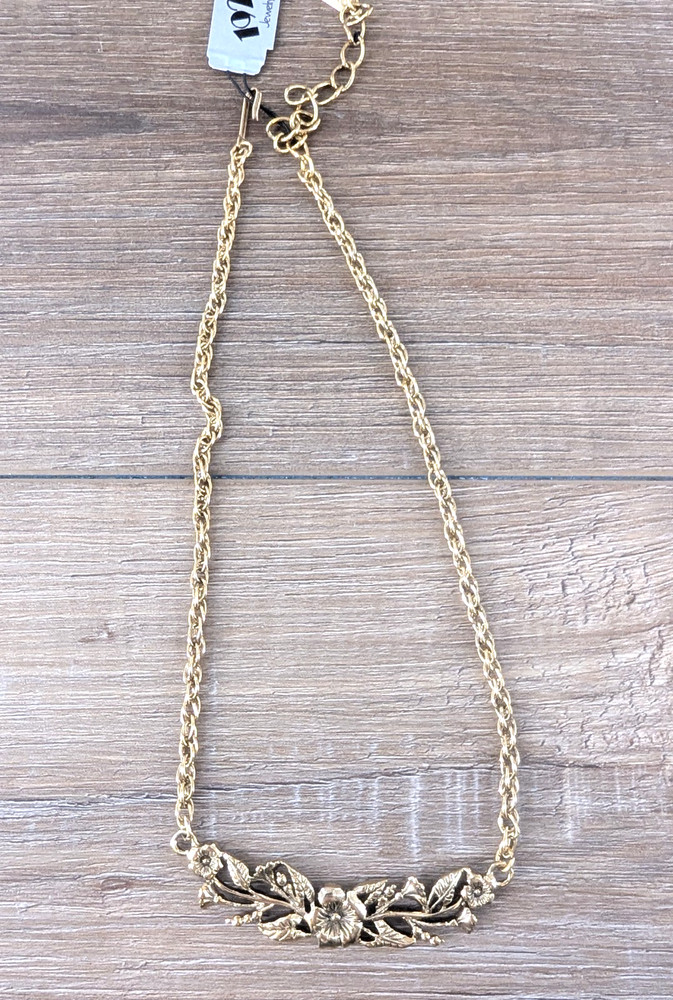 1928 Jewelry Co 19″ goldtone floral necklace nickel free made in USA hook close