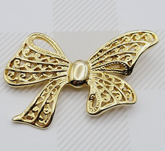 AAI Filigree Bow Jewelry Gold Tone Ribbon Pin Vintage 1990s Brooch Signed