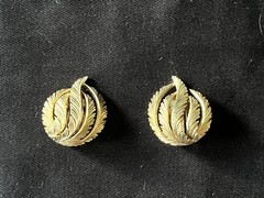 Vintage TRIFARI Crown Gold Tone Swirl Feather Leaf Clip on Earrings 1955-1969