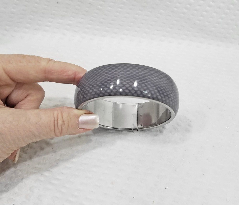 Vintage Lavender Gray Snakeskin Lucite & Silver Tone Inset Bangle Bracelet