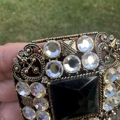 VTG Brooch Pin 2 Inch Black Glass Cab Clear Rhinestones Gold Tone Filigree NWT