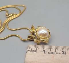 Vtg 1980s Goldtone 30″ Necklace 2 Angel Cherubs Faux Pearl Pendant