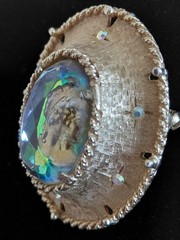 1968 Judy Lee Faceted Heliotrope Glass Reverse Cameo Broch Enhancer A .Borealis