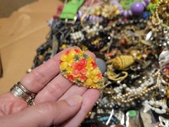 vintage-to Now-BROKEN -REAL JUNK-ALL NOT WEARABLE-GOLD TONE-jewelry Lot- 14 Lb