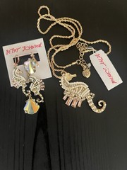 Betsey Johnson White Pearl Seahorse Earrings and Necklace Set – Rare – O4