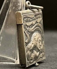 Amazing piece! Argentina Art Nouveau locket with photos beauty lady large hair..