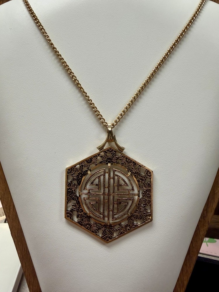 Vintage Sarah Coventry Gold Tone Asian Inspired Necklace