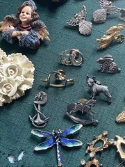 Brooch and pin lot Stickpin Brooches Gold Silver Tone Metal Mixed Materials Vtg