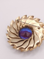 Stunning VTG Bi-Color Art Glass Sunburst Gold-Tone Brooch