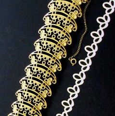 VTG RUNWAY RARE LACY GILT FILIGREE MONET “PRIMAVERA” BRACELET WIDE BOOK PIECE