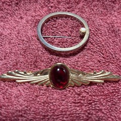 4 Pieces Vintage Costume Jewelry Unmarked 3 Brooches 1 Pair Clip On Earrings