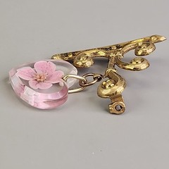 Vintage Dried Pink Flower Brooch Heart Dangle Gold Plated Bracket 1.25″