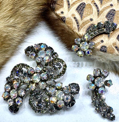 Vintage Juliana D&E Smoky Gray Aurora Borealis Rhinestone Brooch Earrings Set